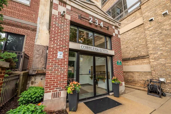 234 E RESERVOIR AVE 404