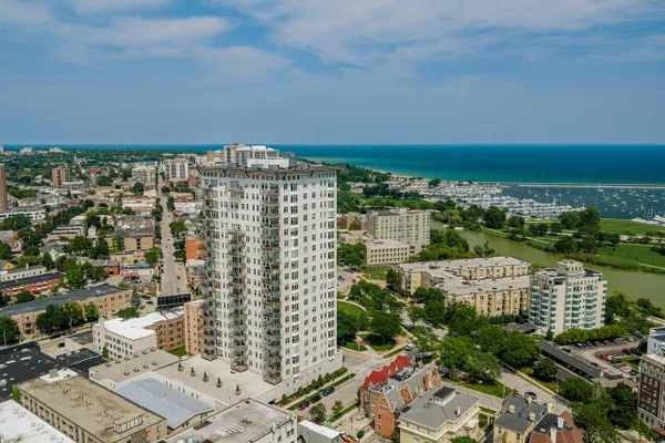 1313 N FRANKLIN PL 803