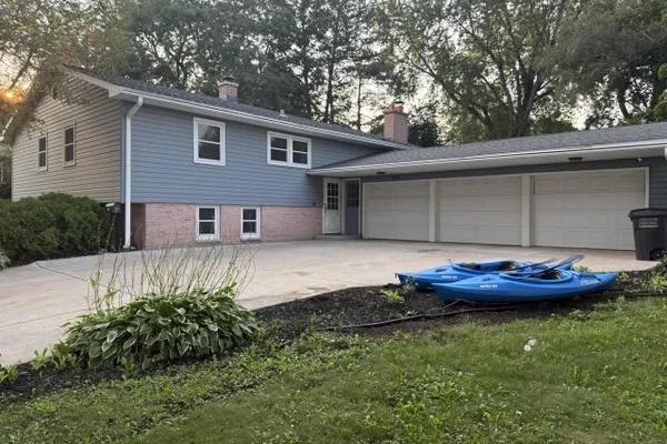 908 ROBY RD
