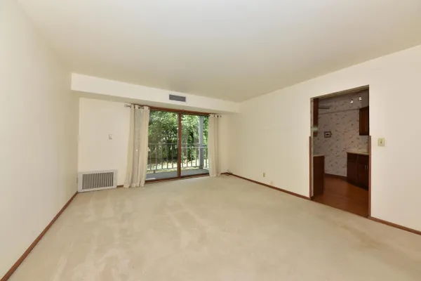 7234 N GREEN BAY AVE 105