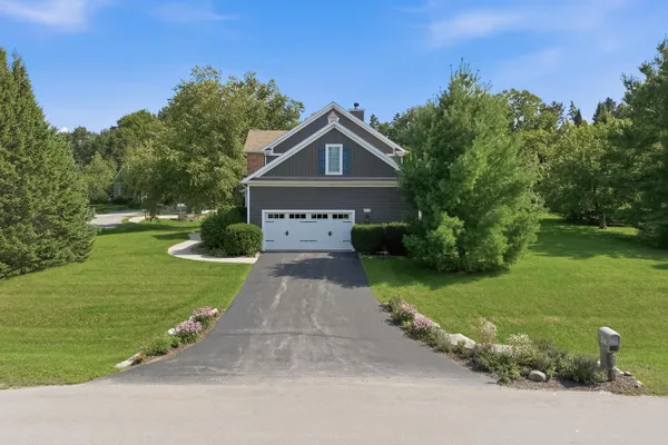 413 LAKEWOOD DR