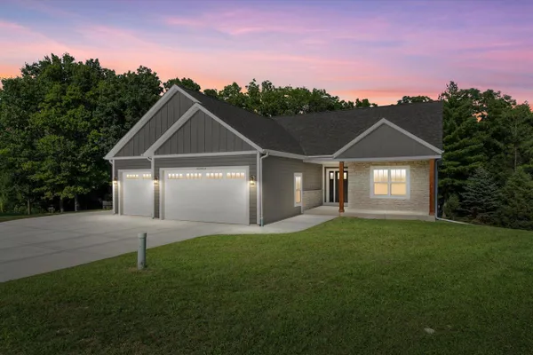W332N4518 GRACE CT
