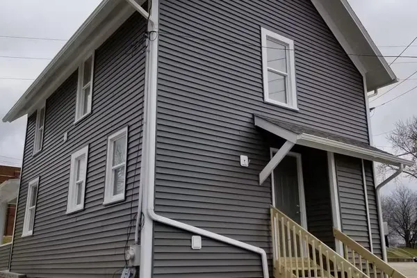 642 SUMMIT AVE