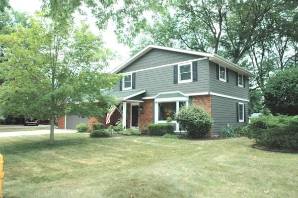824 SUFFOLK DR