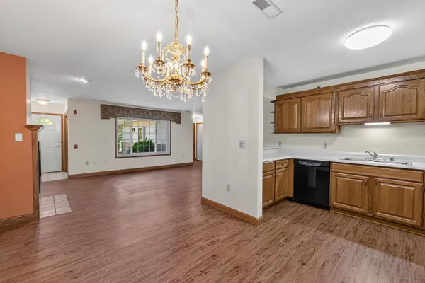 17410 W LINCOLN AVE