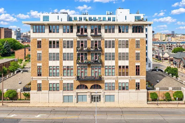 1325 N VAN BUREN ST 601