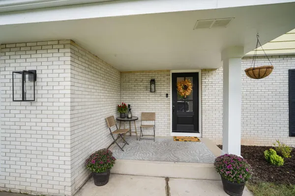 1324 W PORTVIEW DR