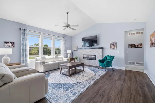 1017 DURANGO DR