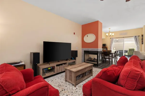 25 S GARDENS WAY