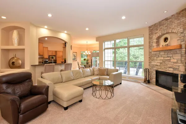 930 DANA LN