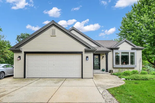 302 HAWTHORNE DR