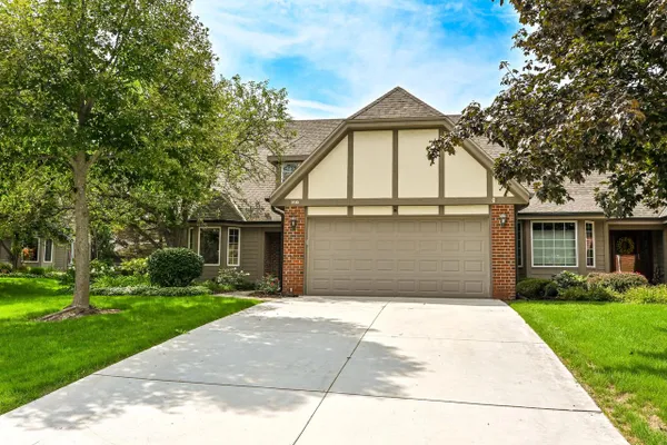 645 WILLOWICK CT A