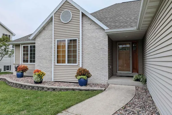 802 CHICKADEE DR