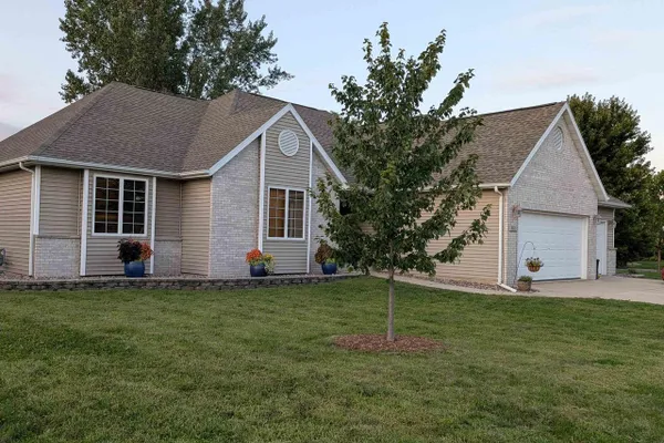 802 CHICKADEE DR