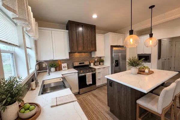 305 E 11TH AVE