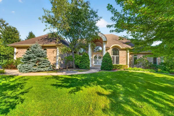 W213N5230 GOLFVIEW DR