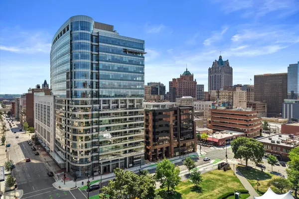 545 E WELLS ST 802