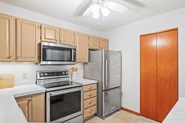 409 N MAIN ST B
