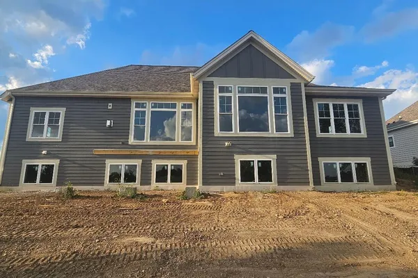 1607 SAUK TRL