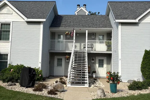 300 FOXWOOD DR 158