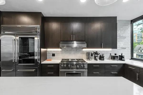 211 S HENRY ST 201