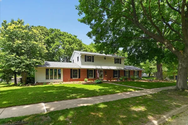 6602 MONTCLAIR LN