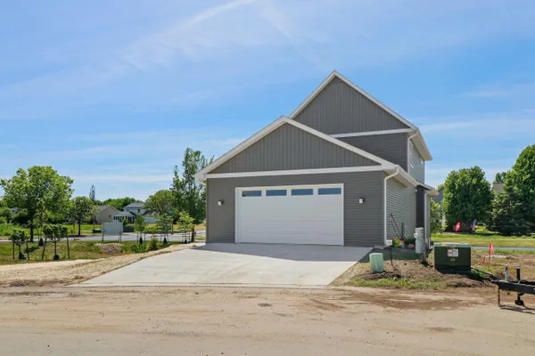 2810 BIG BLUESTEM PKWY
