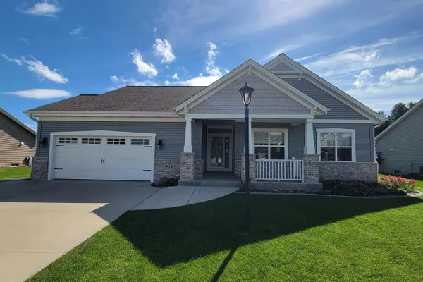 909 MEADOWGATE DR