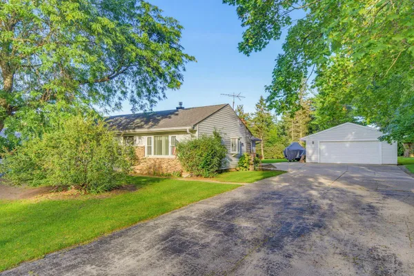W160N9756 COLONIAL DR