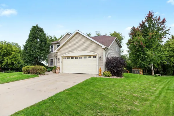 7 WOODRIDGE LN