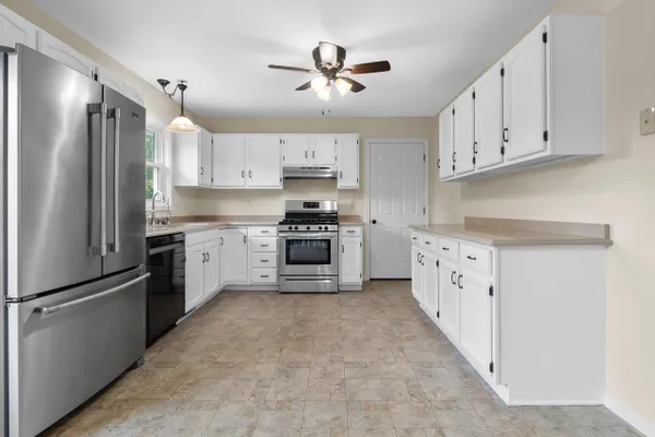 W208S10489 N KAREN CT