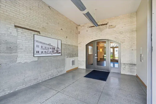7777 ELMWOOD AVE 208