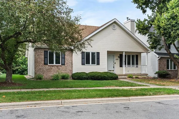438 CHERRY HILL DR