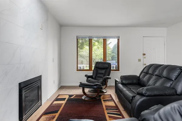 438 CHERRY HILL DR