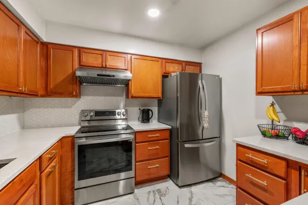 1818 E SHOREWOOD BLVD 313