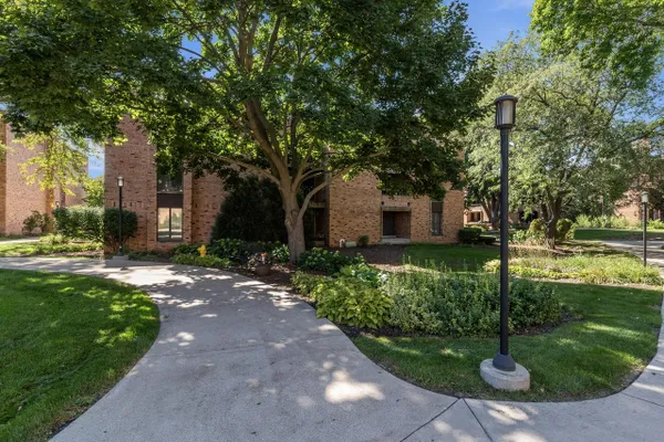 1818 E SHOREWOOD BLVD 313