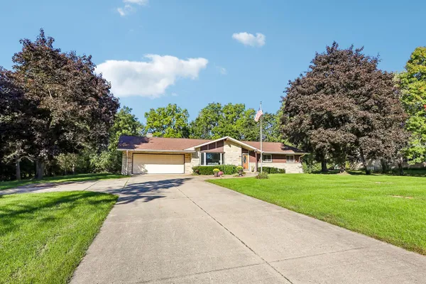 1555 VALLEY RIDGE DR