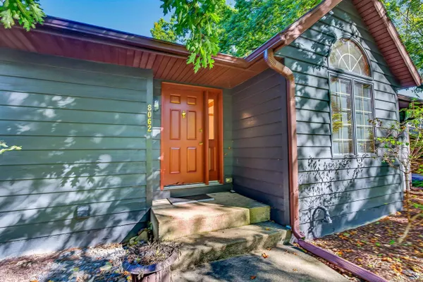 8062 BURR OAK TRL