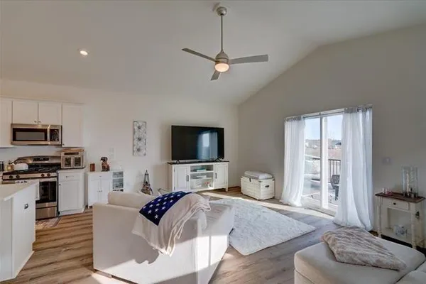 1232 TIVOLI CIR