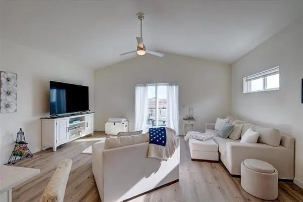 1232 TIVOLI CIR