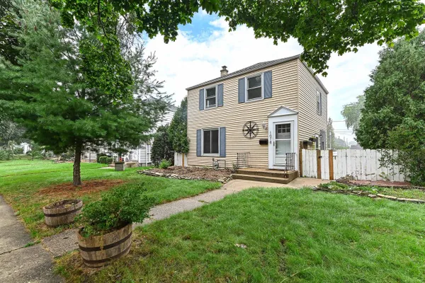 1018 E WILBUR AVE