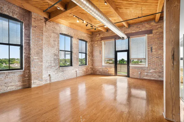 234 E RESERVOIR AVE 607