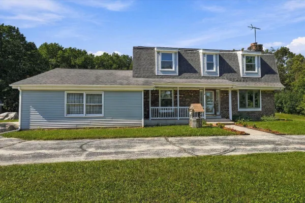1582 EDGEWATER CT