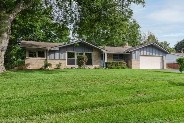 2400 W ROCHELLE AVE