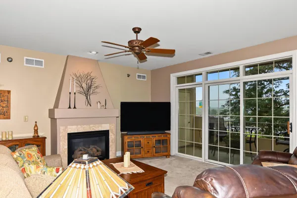 2912 N UNIVERSITY DR 202