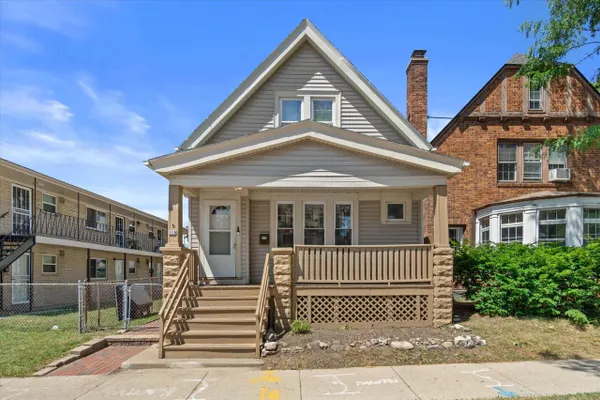 806 W LAPHAM BLVD