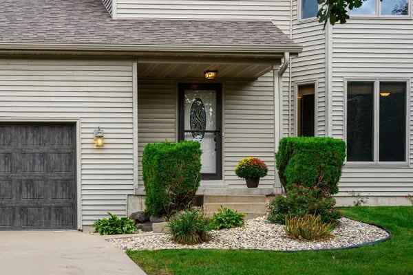 213 YARROW HILL DR