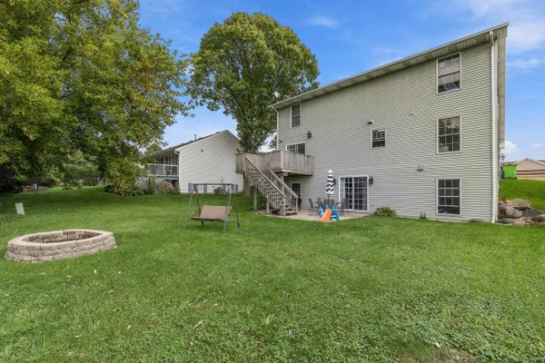 1215 ELM ST