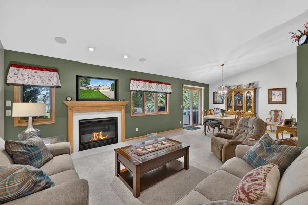520 GREEN VALLEY DR