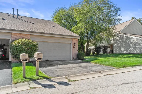7335 S DELAINE DR